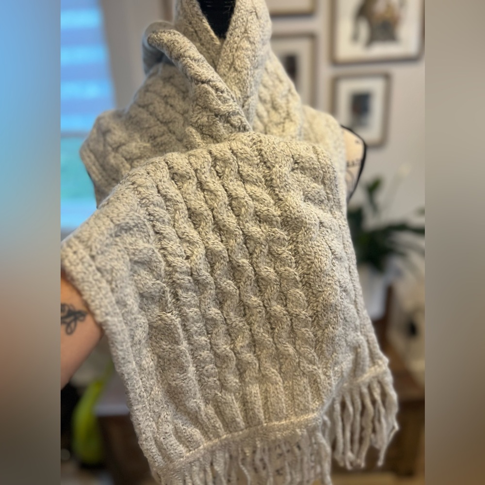 Dynamite. 💯 Wool scarf in natural linen color